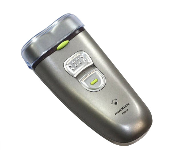 飞科 fs817 剃须刀采用的双独立浮动刀头,在轻松剃除长须短茬的同时